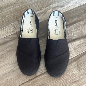 Tom’s Slip Ons